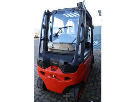 Carrelli elettrici 4 ruote - Linde E25 (5)