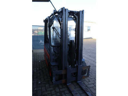 Carrelli elettrici 4 ruote - Linde E25 (6)