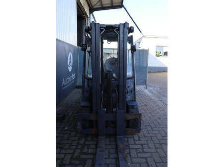 Carrelli elettrici 4 ruote - Linde E25 (7)