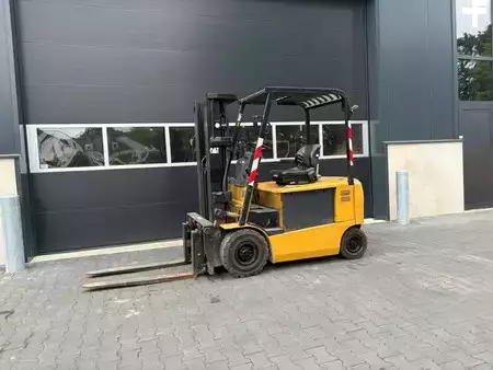 Elektro 4 Rad 1997  CAT Lift Trucks EP25K (1)
