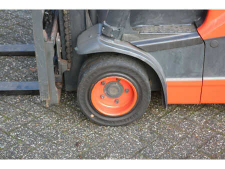 Elektromos 4 kerekű 2014  Linde E18PH-02 (16)