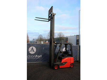 Elektromos 4 kerekű 2014  Linde E18PH-02 (31)