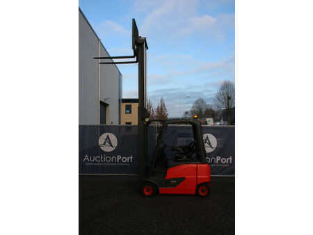 Elektromos 4 kerekű 2014  Linde E18PH-02 (32)