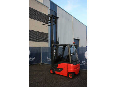 Elektromos 4 kerekű 2014  Linde E18PH-02 (33)