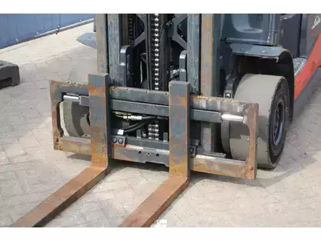 Empilhador diesel 2020  Linde H25D-01 (10)