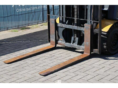 Eléctrica de 4 ruedas - CAT Lift Trucks 2EP5000 (10)