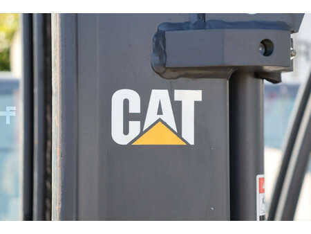 Eléctrica de 4 ruedas - CAT Lift Trucks 2EP5000 (12)