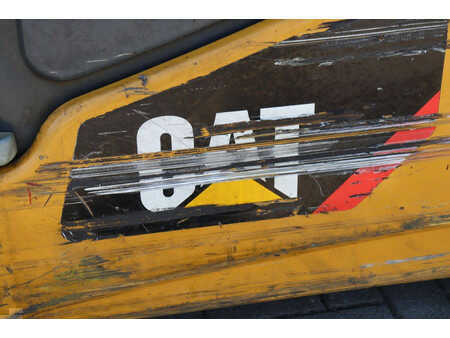 Eléctrica de 4 ruedas - CAT Lift Trucks 2EP5000 (15)