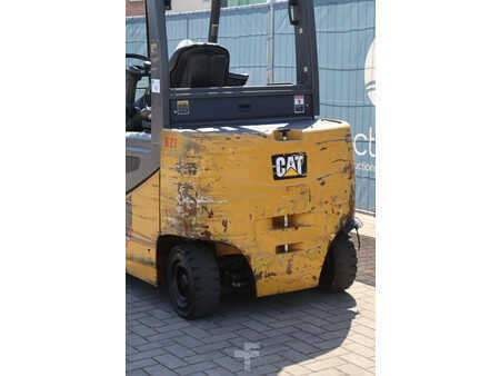 Eléctrica de 4 ruedas - CAT Lift Trucks 2EP5000 (20)