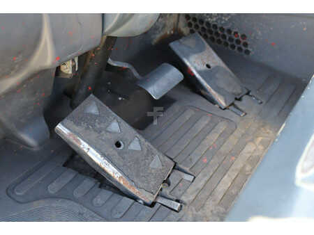 Eléctrica de 4 ruedas - CAT Lift Trucks 2EP5000 (24)