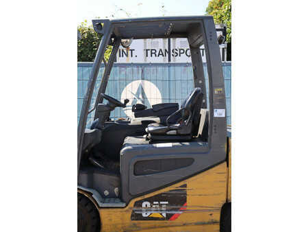 Eléctrica de 4 ruedas - CAT Lift Trucks 2EP5000 (25)