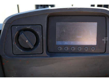 Eléctrica de 4 ruedas - CAT Lift Trucks 2EP5000 (28)