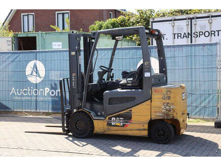 Eléctrica de 4 ruedas - CAT Lift Trucks 2EP5000 (3)