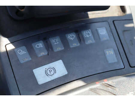 Eléctrica de 4 ruedas - CAT Lift Trucks 2EP5000 (31)