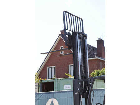 Eléctrica de 4 ruedas - CAT Lift Trucks 2EP5000 (35)