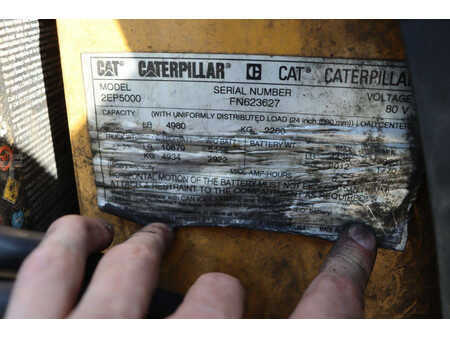 Eléctrica de 4 ruedas - CAT Lift Trucks 2EP5000 (38)