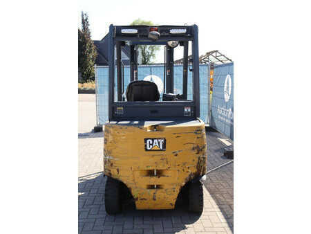 Eléctrica de 4 ruedas - CAT Lift Trucks 2EP5000 (5)