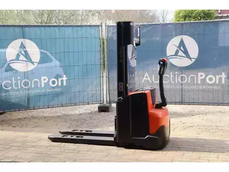 Pallet Stackers 2015  BT SWE-140L (2)