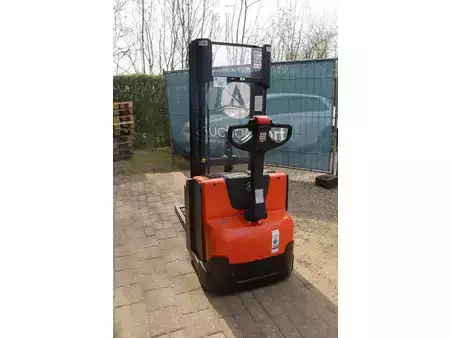 Pallet Stackers 2015  BT SWE-140L (3)