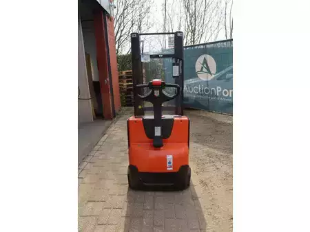 Pallet Stackers 2015  BT SWE-140L (4)