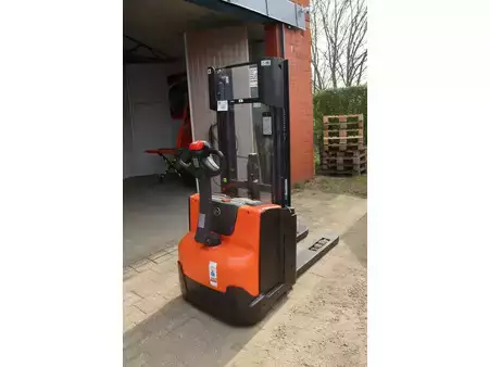 Pallet Stackers 2015  BT SWE-140L (5)