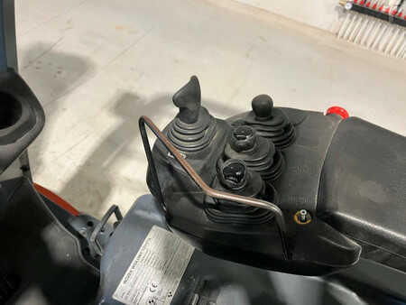 Sähkö - 4 pyör 2013  Toyota 8FBET16 (8)