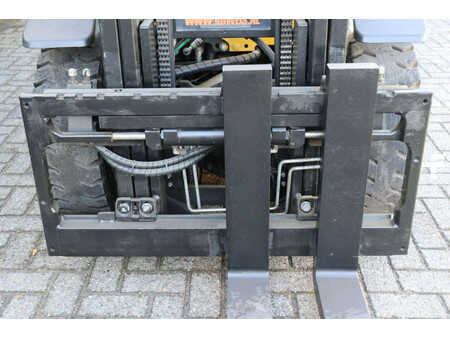 Carrelli elevatori GPL 2013  Yale GLP30VX (11)