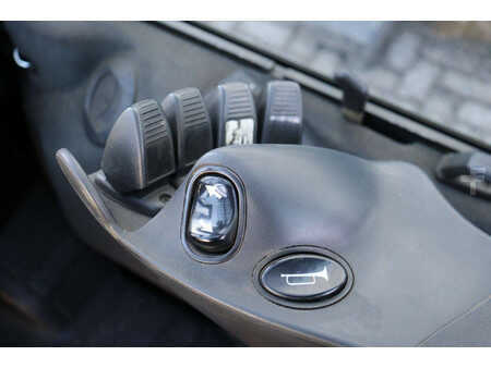 Carrelli elevatori GPL 2013  Yale GLP30VX (25)