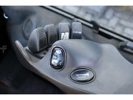 Treibgasstapler 2013  Yale GLP30VX (25)