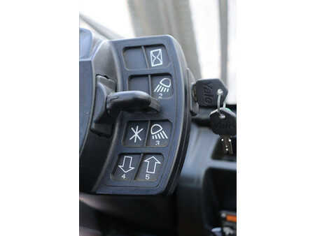 Treibgasstapler 2013  Yale GLP30VX (28)