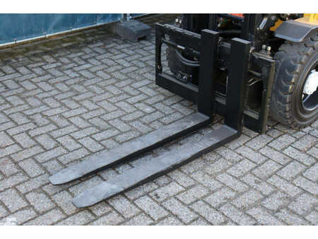 Treibgasstapler 2013  Yale GLP30VX (9)