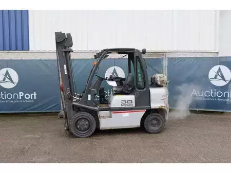 Gázüzemű targoncák - Nissan 30 (1)