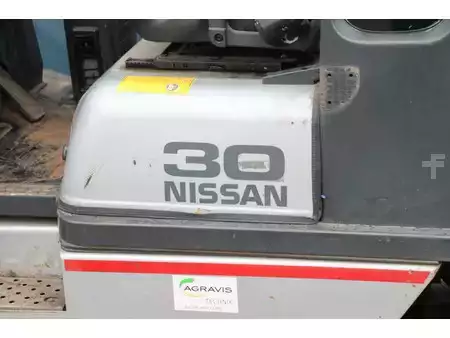 Gázüzemű targoncák - Nissan 30 (13)