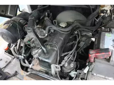 Gázüzemű targoncák - Nissan 30 (17)