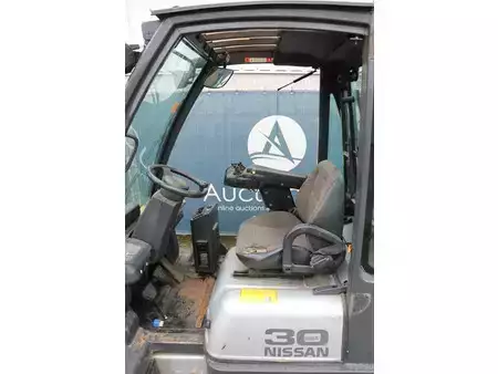 Gázüzemű targoncák - Nissan 30 (18)