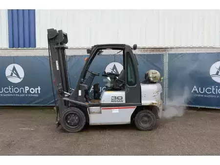 Gázüzemű targoncák - Nissan 30 (2)