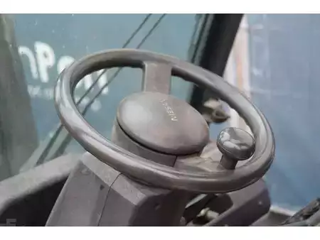 Gázüzemű targoncák - Nissan 30 (20)