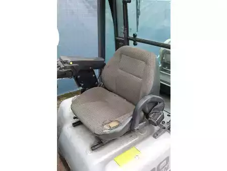 Gázüzemű targoncák - Nissan 30 (22)