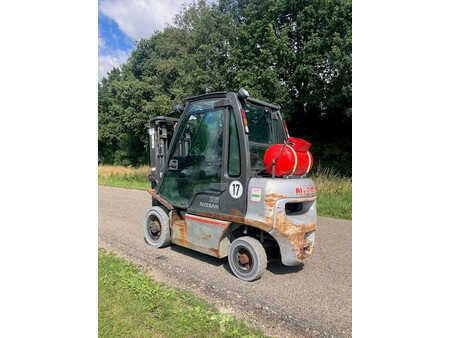 Empilhador a gás - Nissan 25 (3)