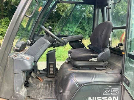 Empilhador a gás - Nissan 25 (8)