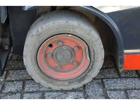 Elektryczne 4-kołowe 2018  Linde E16P-02 (16)