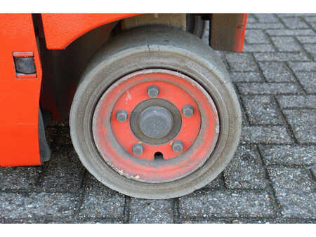 Elektryczne 4-kołowe 2018  Linde E16P-02 (17)