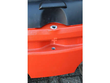 Elektryczne 4-kołowe 2018  Linde E16P-02 (19)