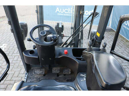 Elektryczne 4-kołowe 2018  Linde E16P-02 (20)