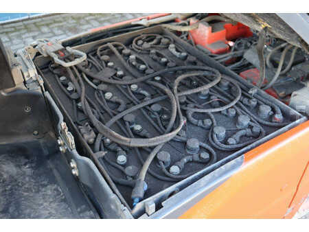 Elektryczne 4-kołowe 2018  Linde E16P-02 (32)