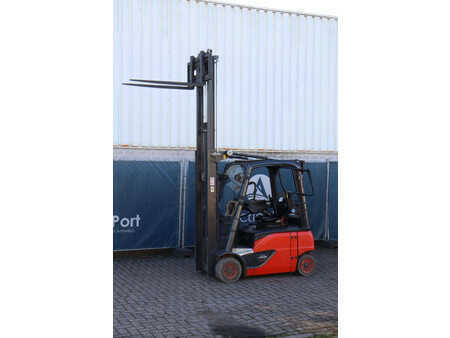 Elektryczne 4-kołowe 2018  Linde E16P-02 (33)