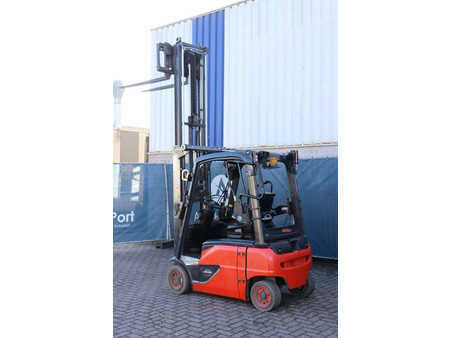 Elektryczne 4-kołowe 2018  Linde E16P-02 (35)