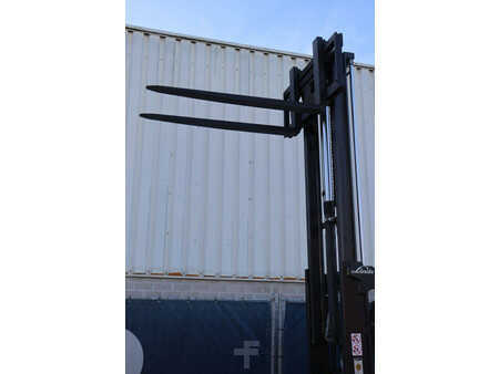 Elektryczne 4-kołowe 2018  Linde E16P-02 (36)