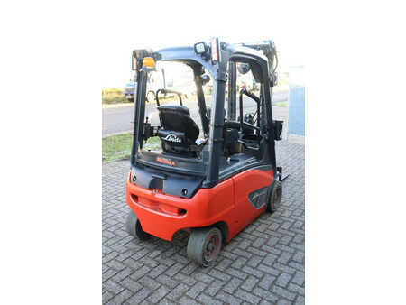 Elektryczne 4-kołowe 2018  Linde E16P-02 (6)