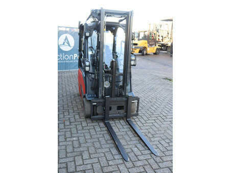 Elektryczne 4-kołowe 2018  Linde E16P-02 (7)